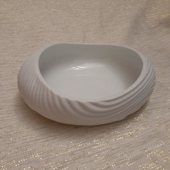 Partylite P7724 White Dunes Pillar Candle Holder Swirl White Glass - Picture 6 of 6